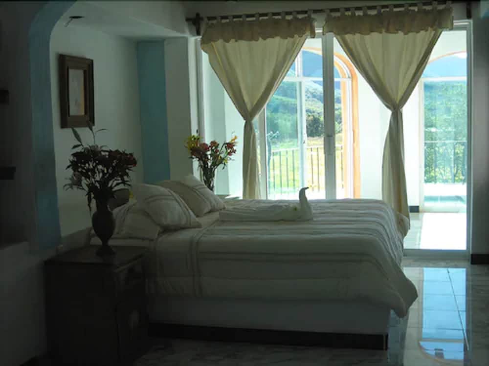 STANDARD, KING BED
