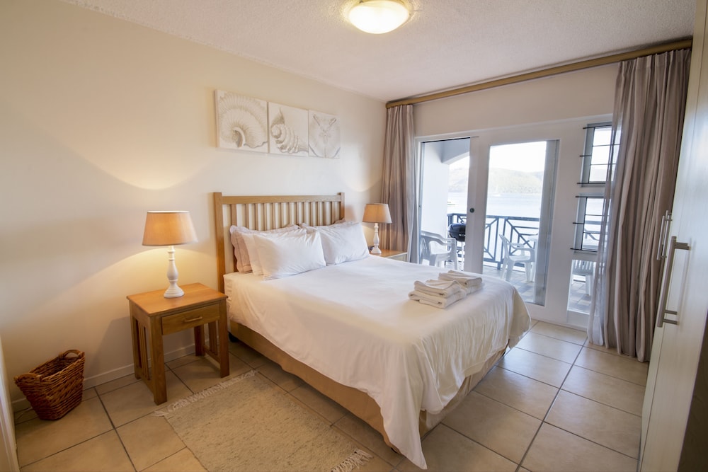 Apartment, 2 Queen and Twin Beds, Middle Floor