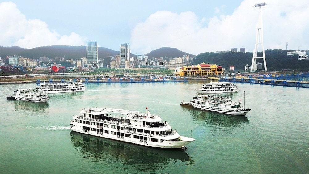 Vincent Ha Long Hotel 45/49