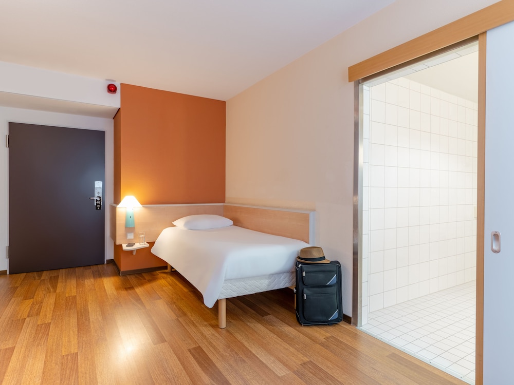 Ibis Stuttgart Centrum 14/62
