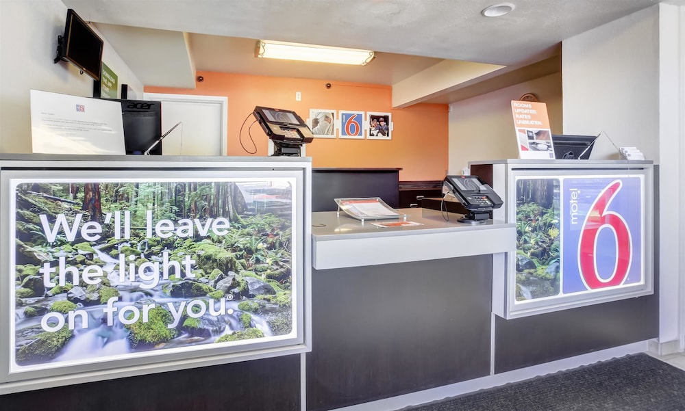 Motel6 Medford, OR 8/40