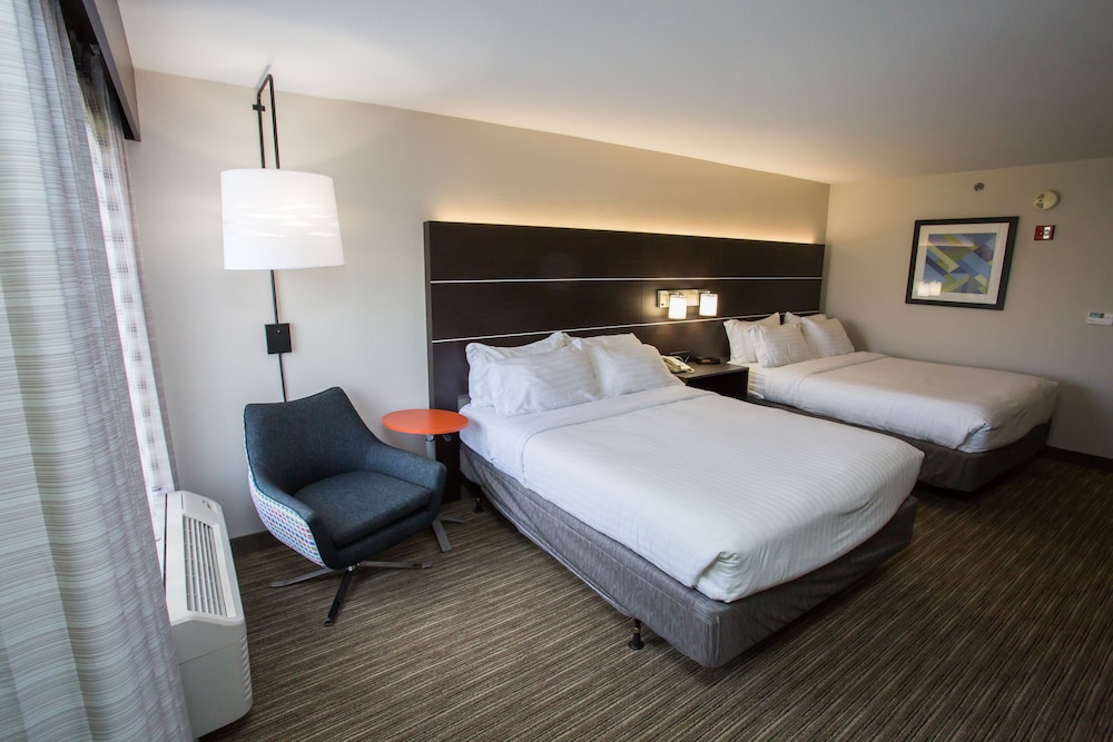HOLIDAY INN EXPRESS WILMINGTON 19/48