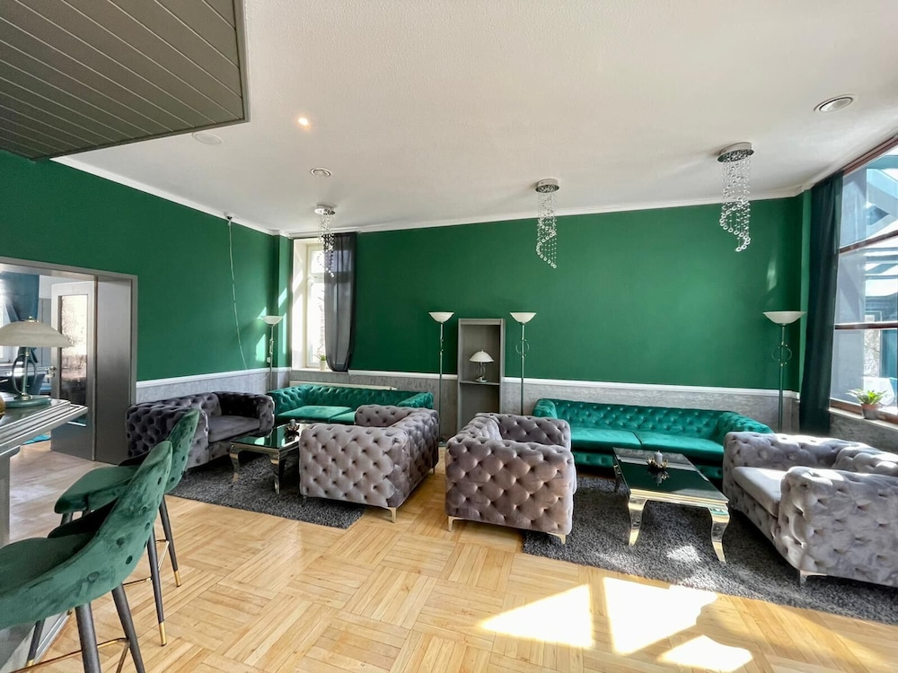 Parkhotel Waldschlösschen 43/65