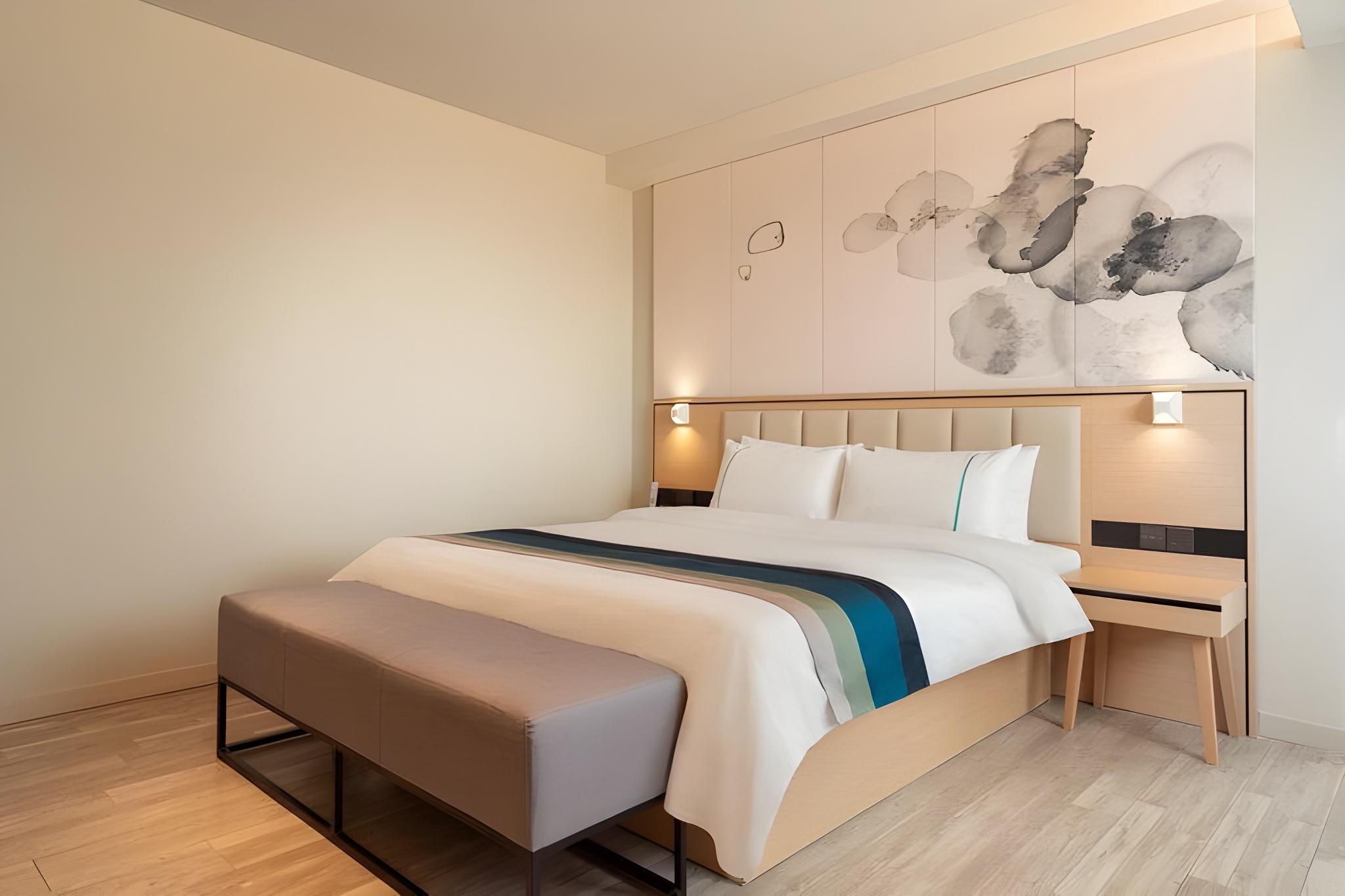 Homeinn Selected (Wuxi Zhongshan Road Sanyang Square Metro Station) 7/18