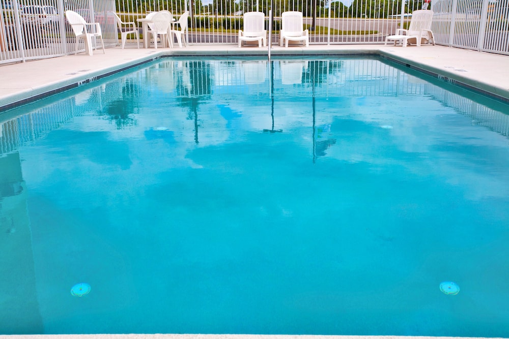 Holiday Inn Express Hotels And Suites Brooksville West 39/56