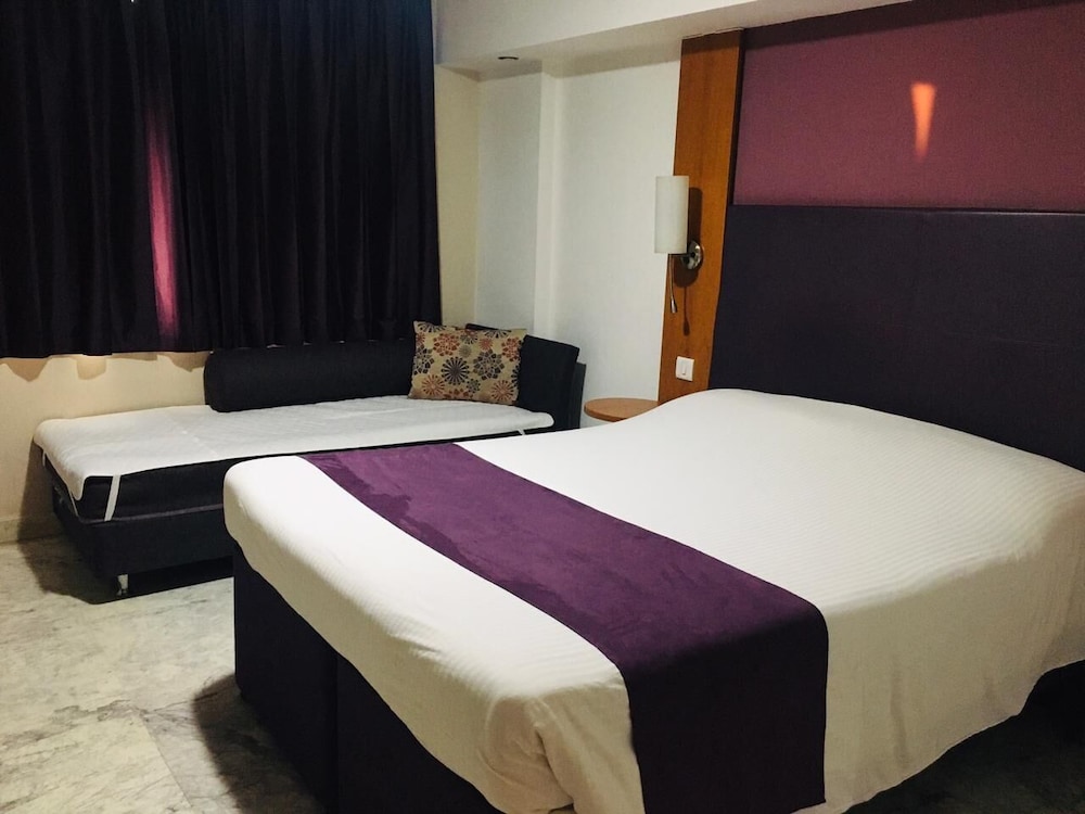 CASPIA HOTEL NEW DELHI SHALIMAR BAGH 14/67