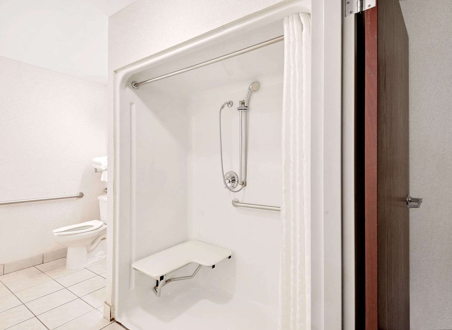 Microtel Inn & Suites by Wyndham Hagerstown 18/18
