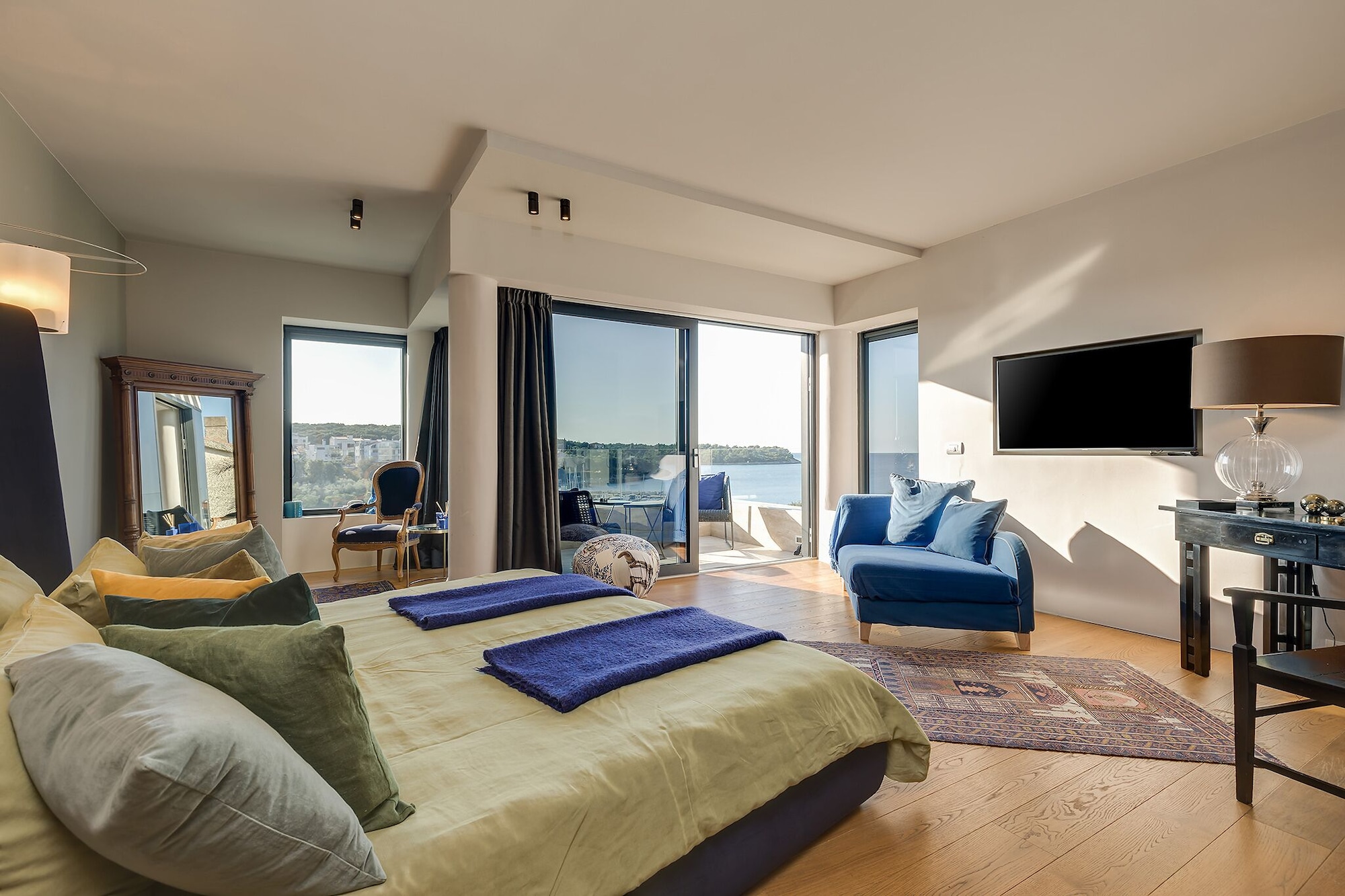 DELUXE, SUITE, SEA VIEW