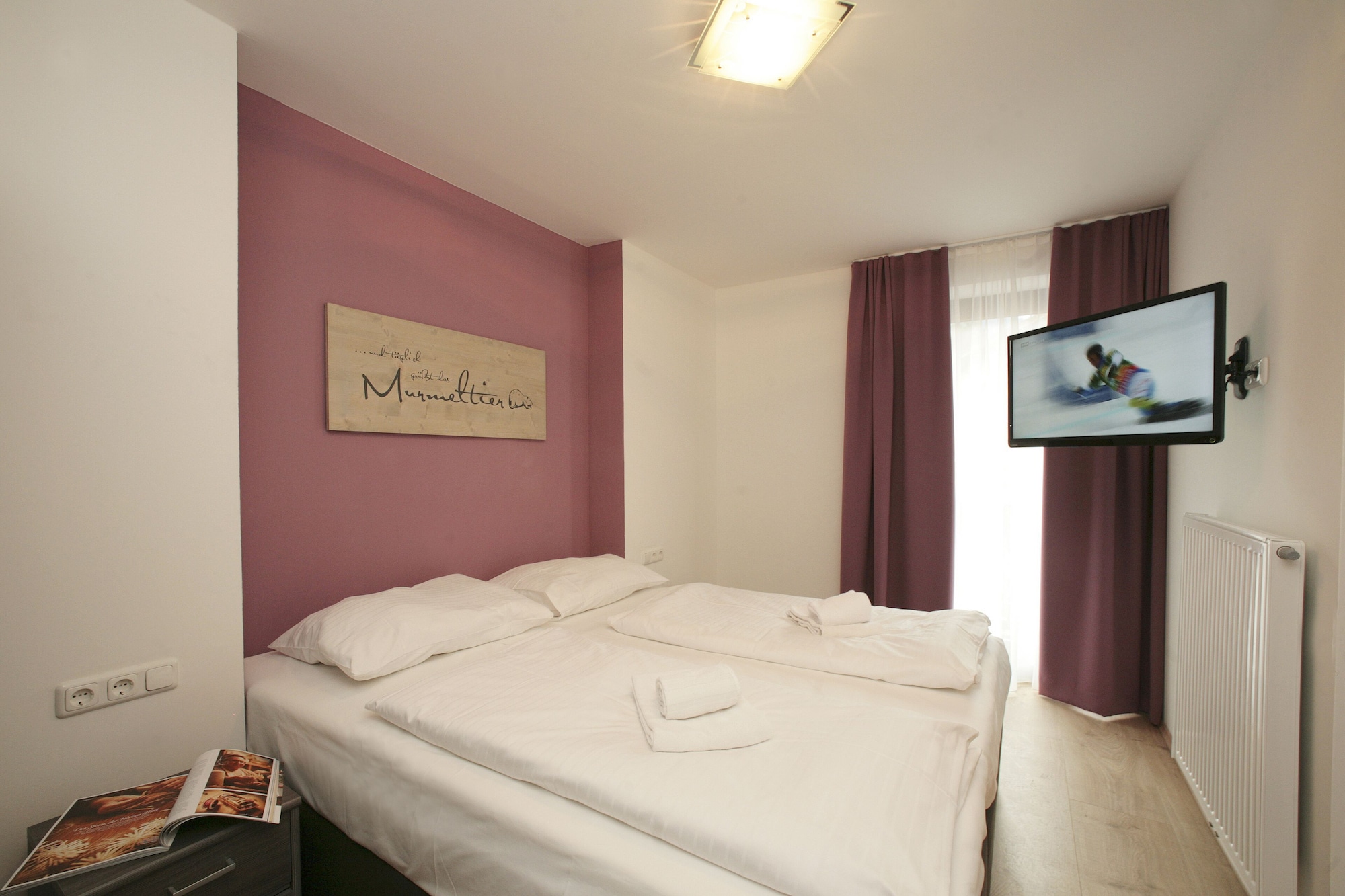 ECONOMY, QUEEN BED