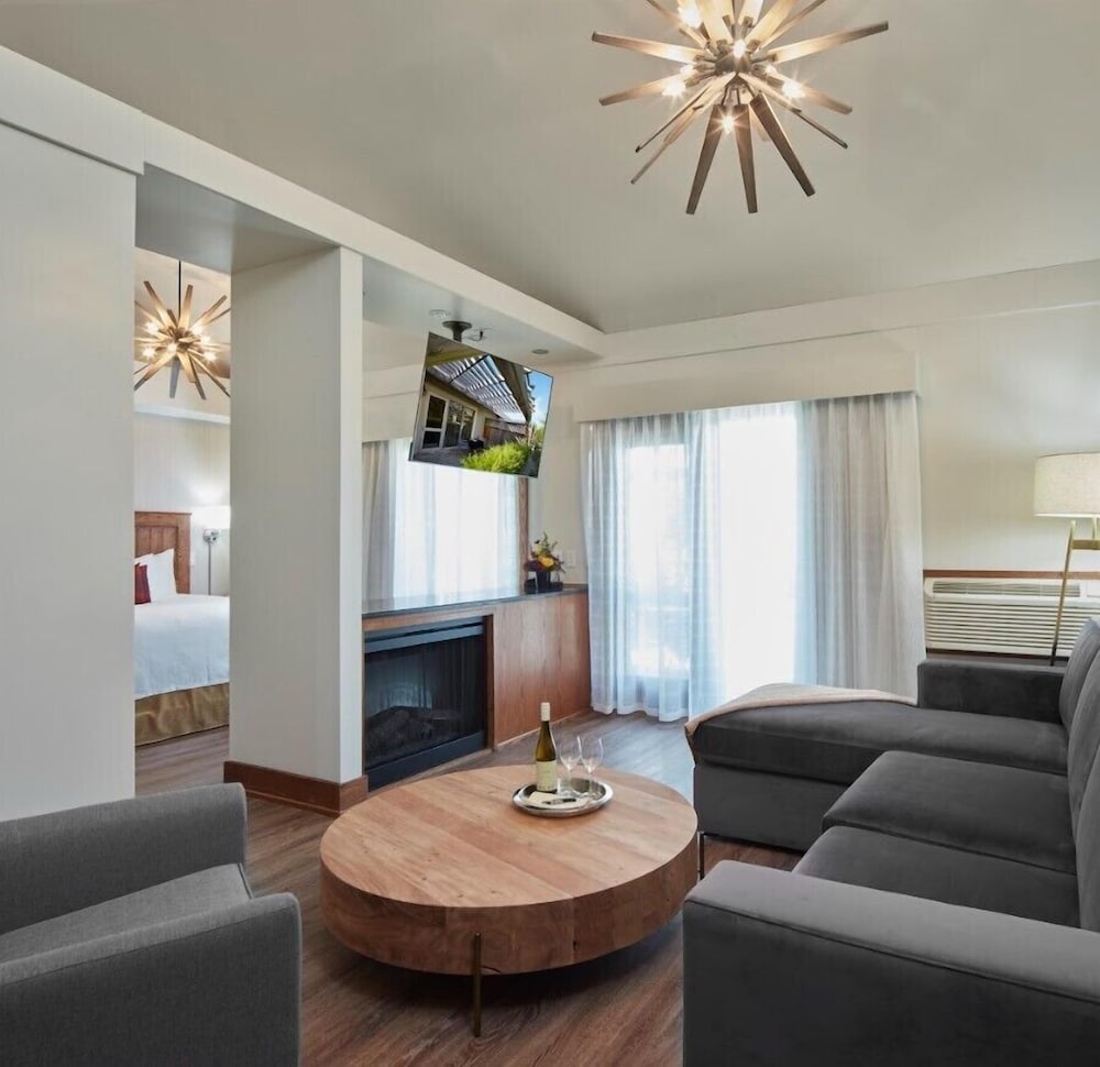 Huff Estates Inn & Winery 25/48