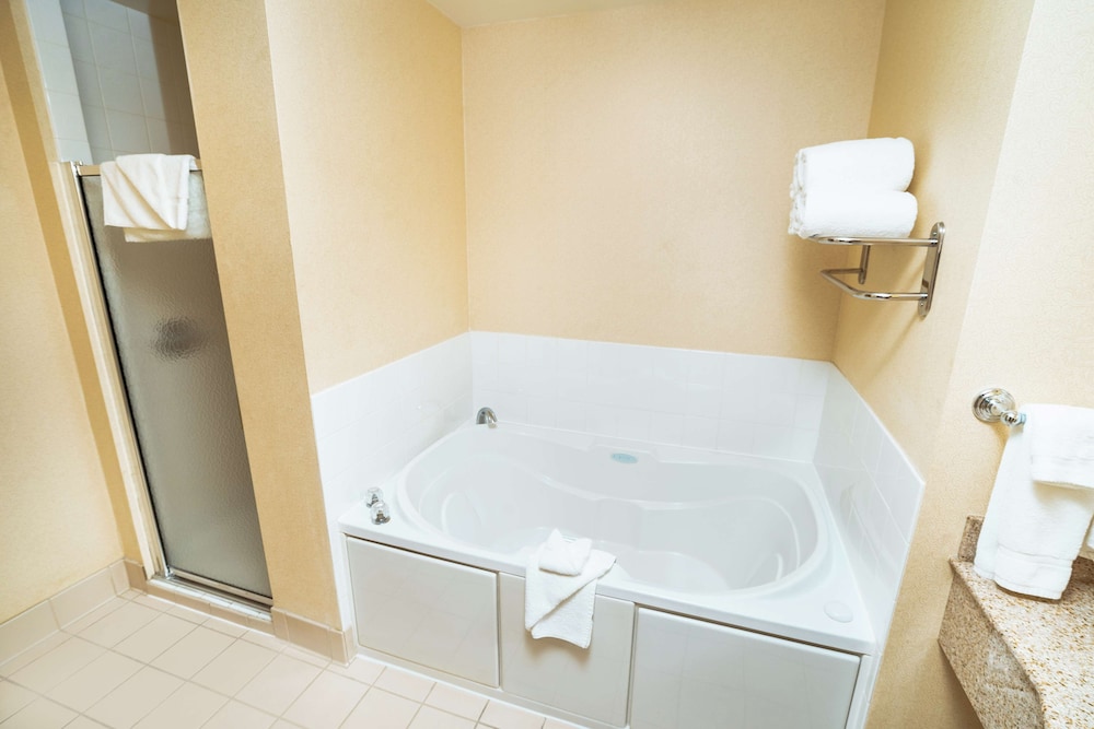 Hilton Garden Inn Ontario/Rancho Cucamonga 24/49