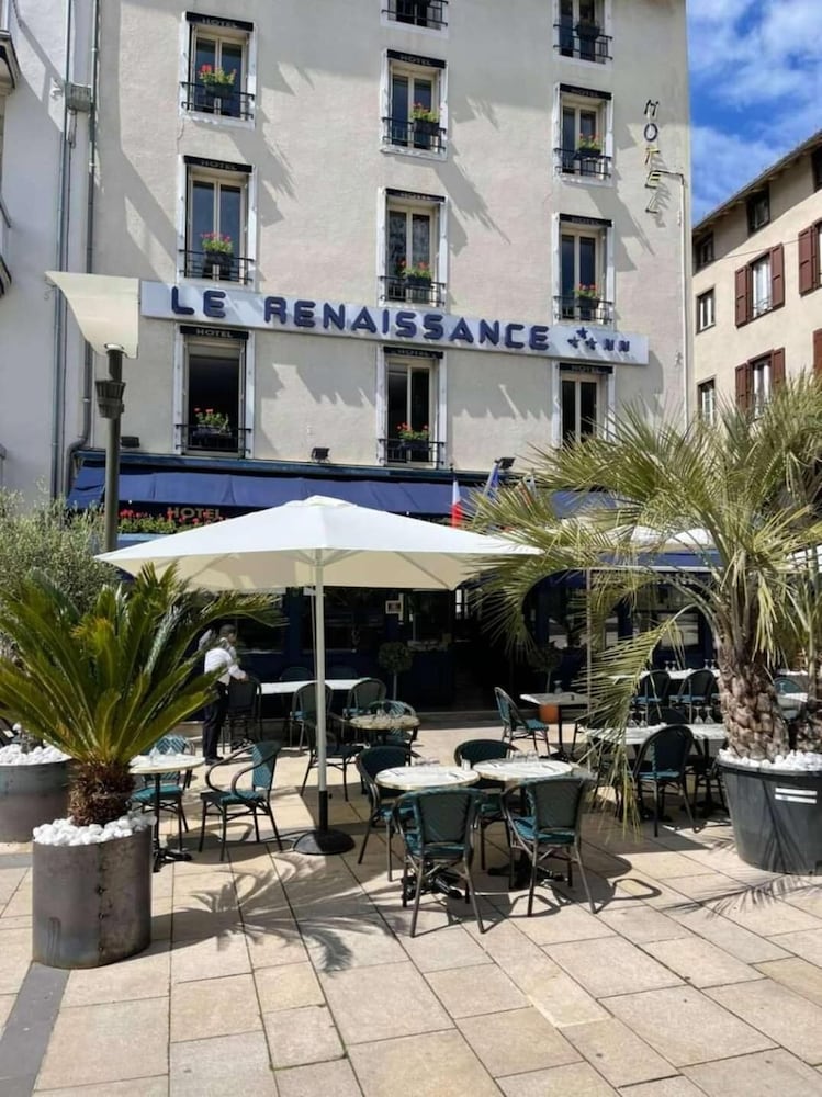 Le Renaissance 3/30