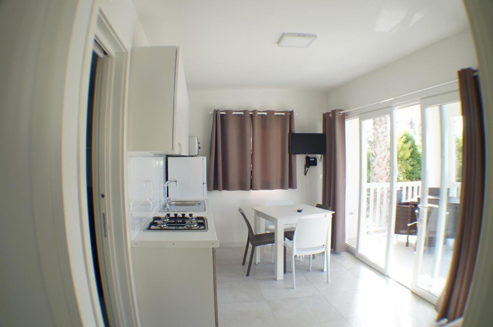 DELUXE, BUNGALOW