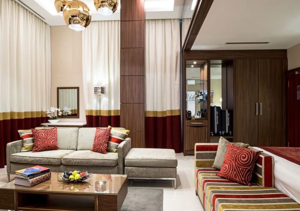 The Envoy Hotel 32/50