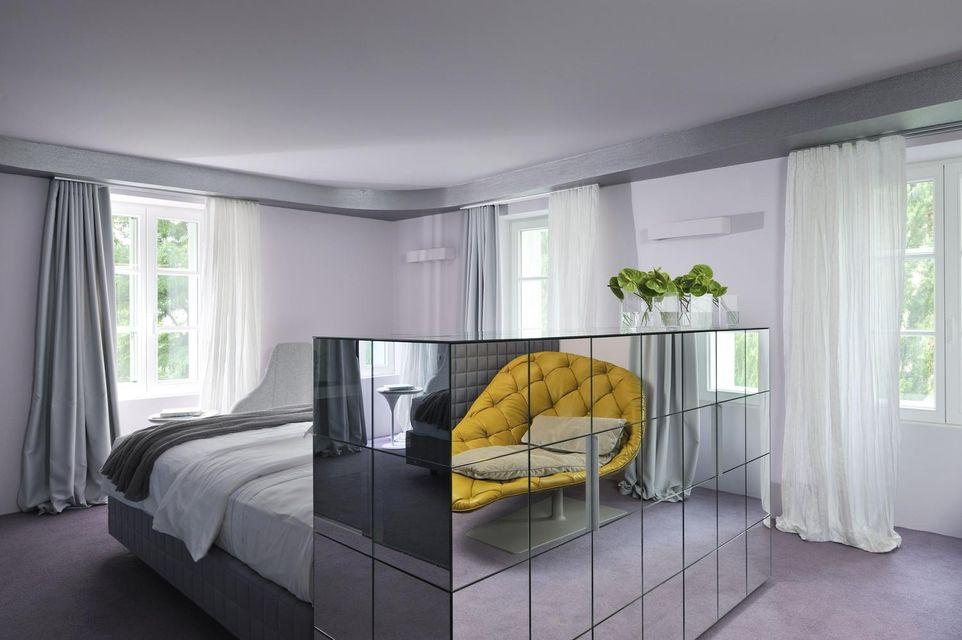 Room, River Front