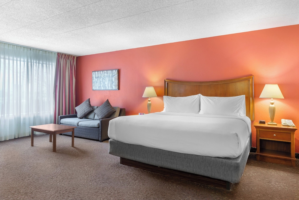 Holiday Inn Express Chicago Downers Grove 12/74