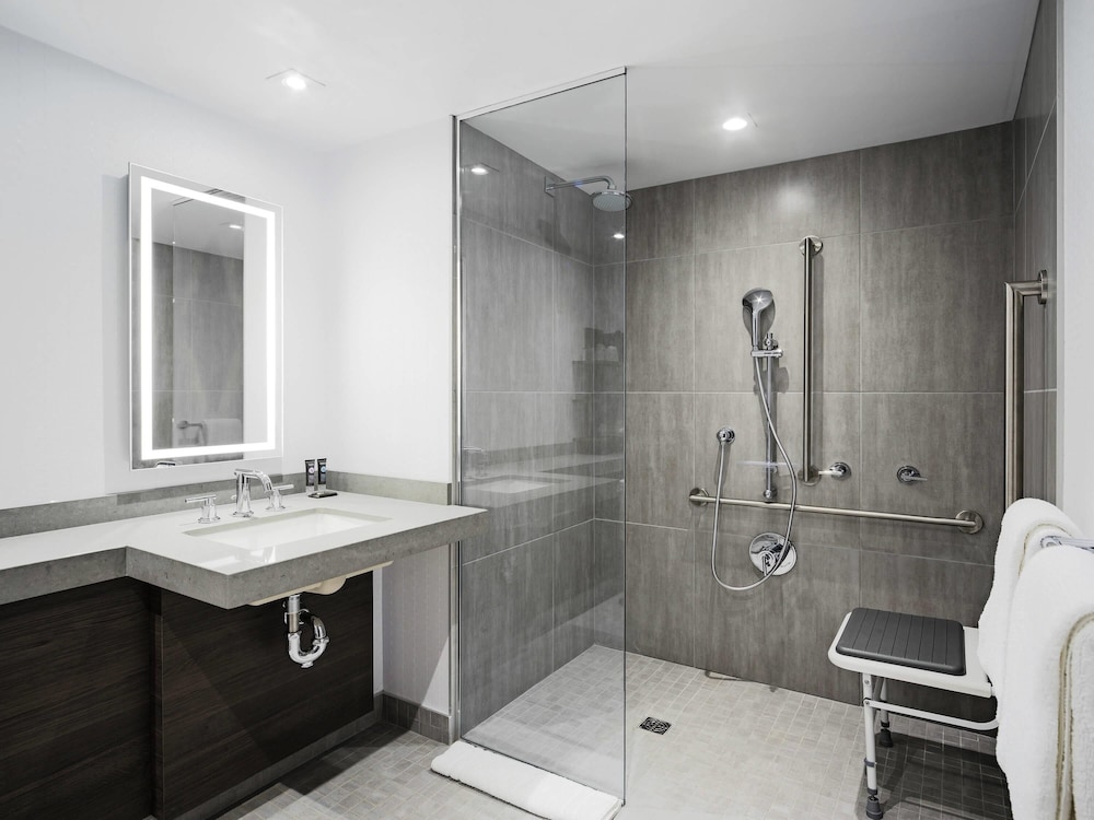 Novotel Montreal Centre 57/58
