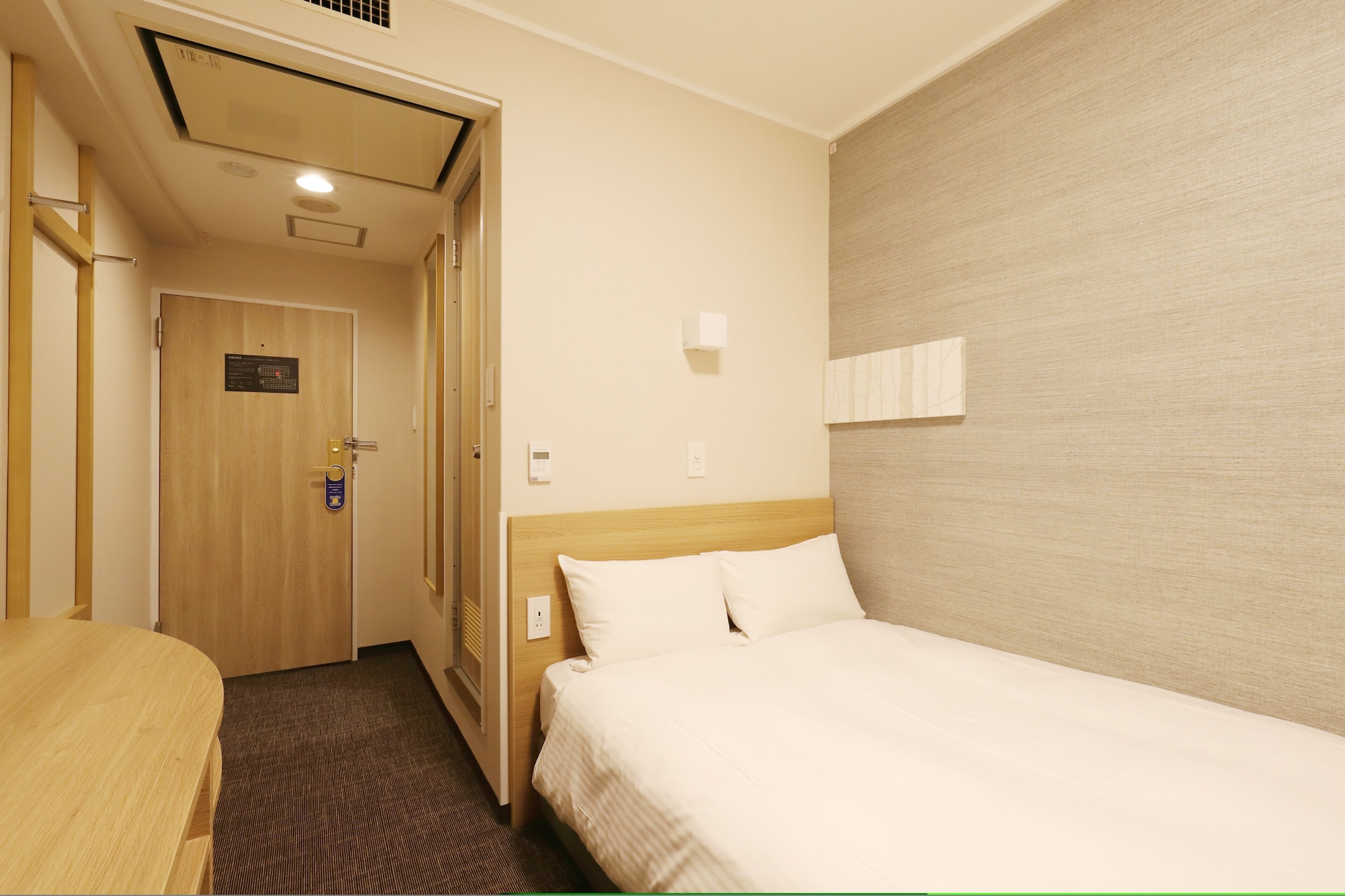 ROOM, SINGLE