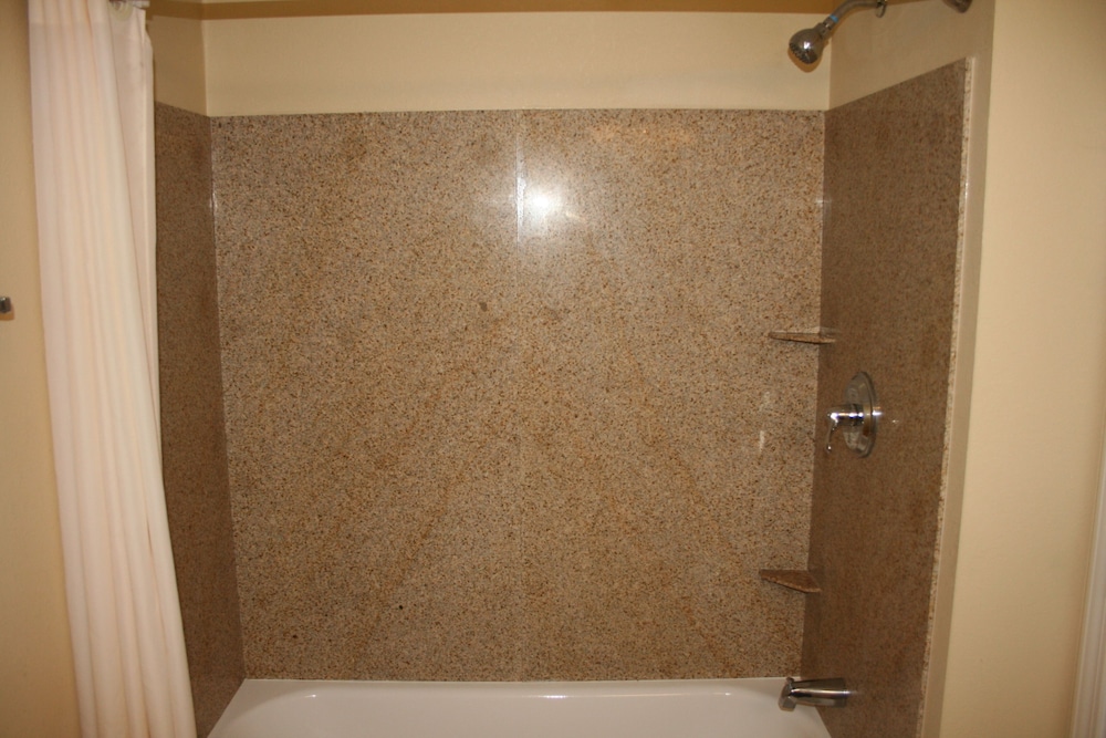 Mainstay Suites Camp Lejeune 18/38