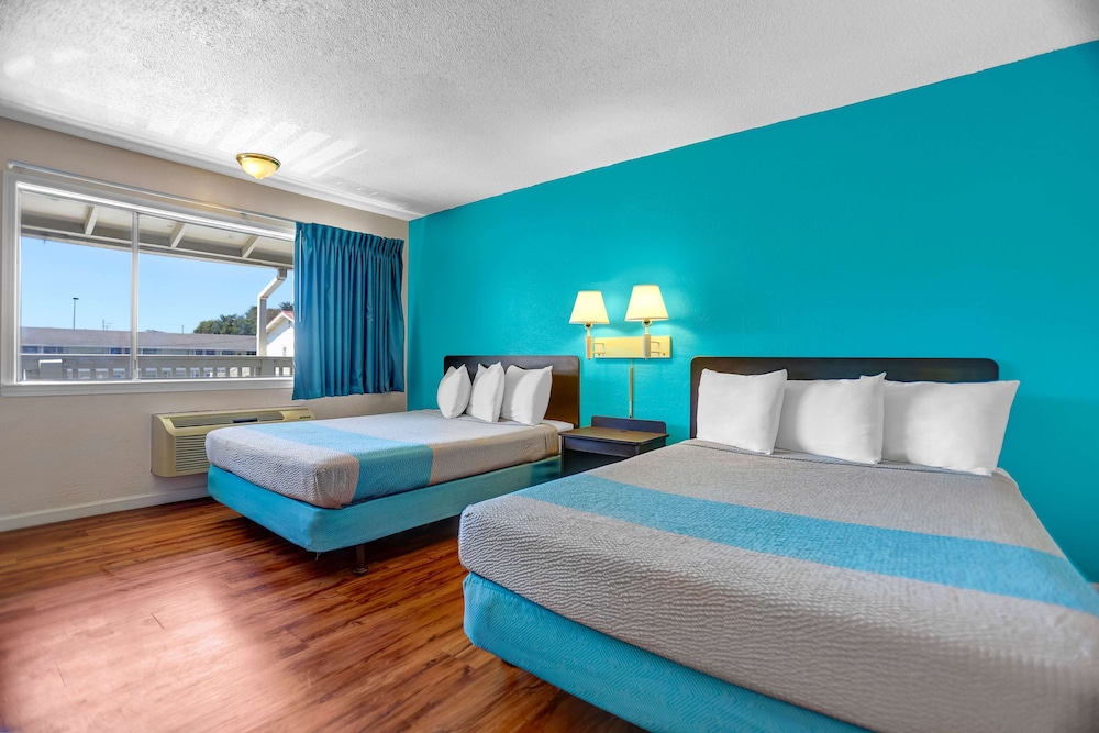 Motel6 Fort Bragg, CA 24/49