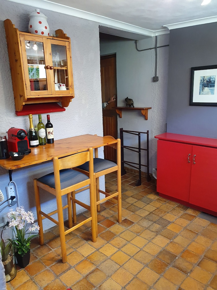 On Pinewood Guest House 28/47