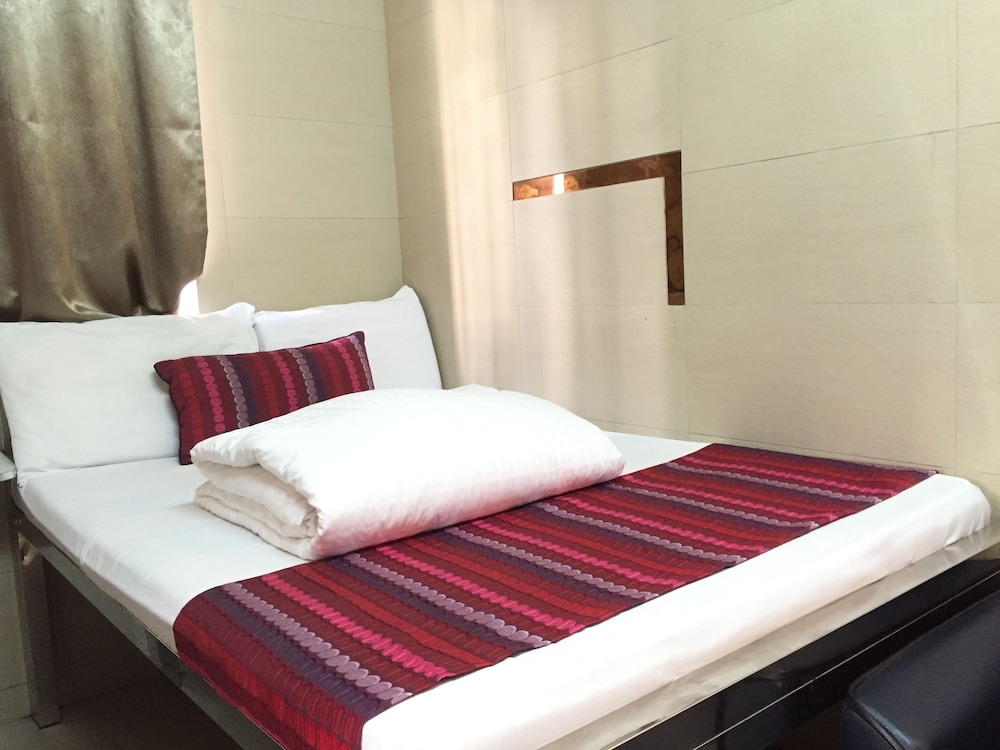 ROOM, SINGLE