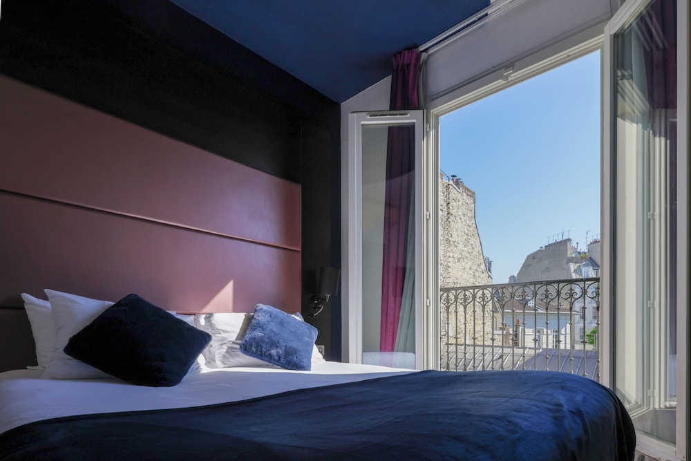 غرفة بسرير كوين، Accueil Hotel Paris Pigalle Montmartre 5/10