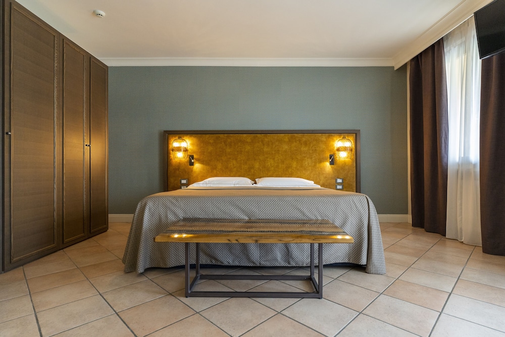 JUNIOR SUITE, STUDIO, KING BED, SOFA