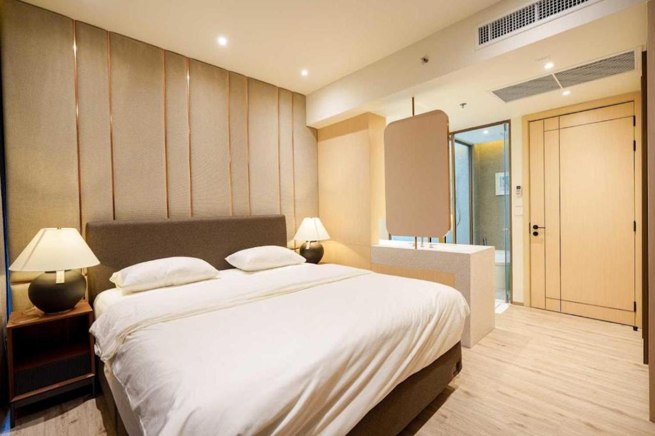 Luxury 2BR Sea View Apartment with Private Lift and Free Parking 19/34
