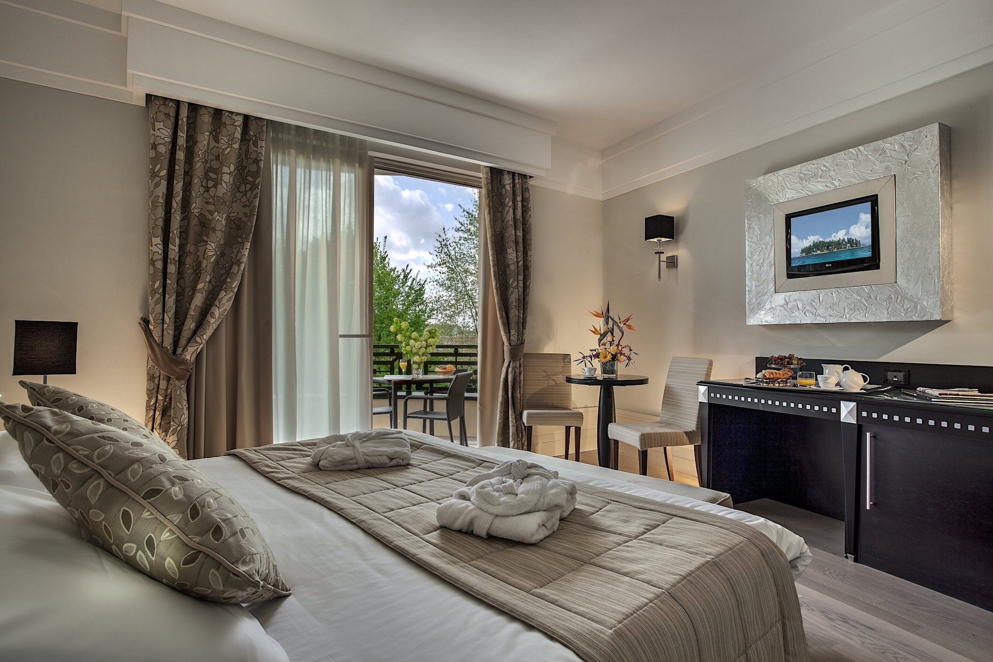 LUXURY, DOUBLE BED