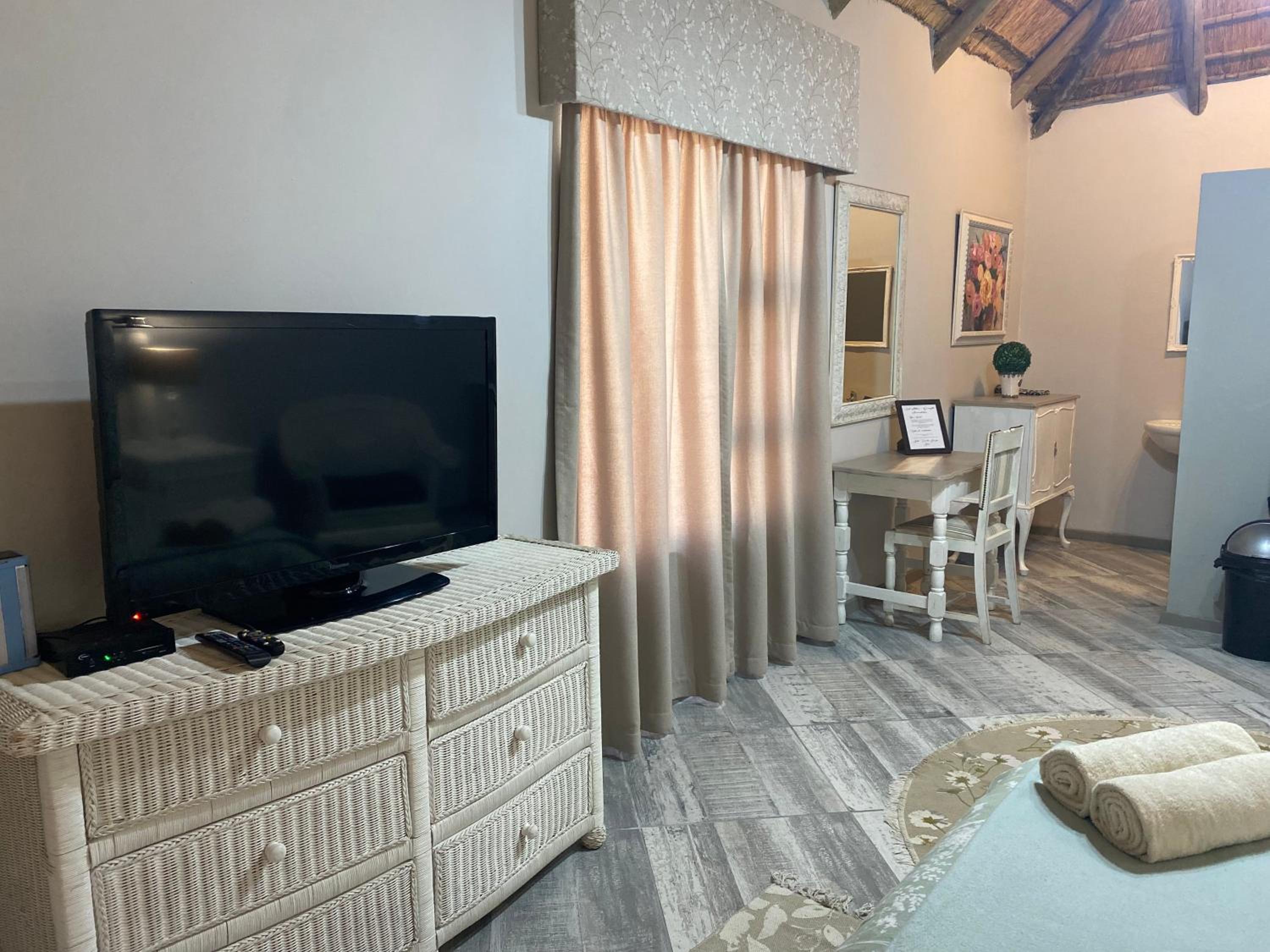 Loch Athlone Overnight Accommodation 32/50