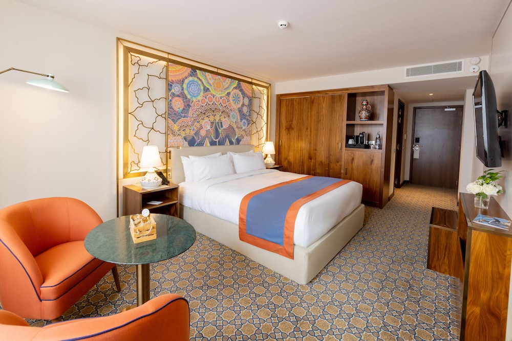 PRIVILEGE, KING BED, BAY VIEW