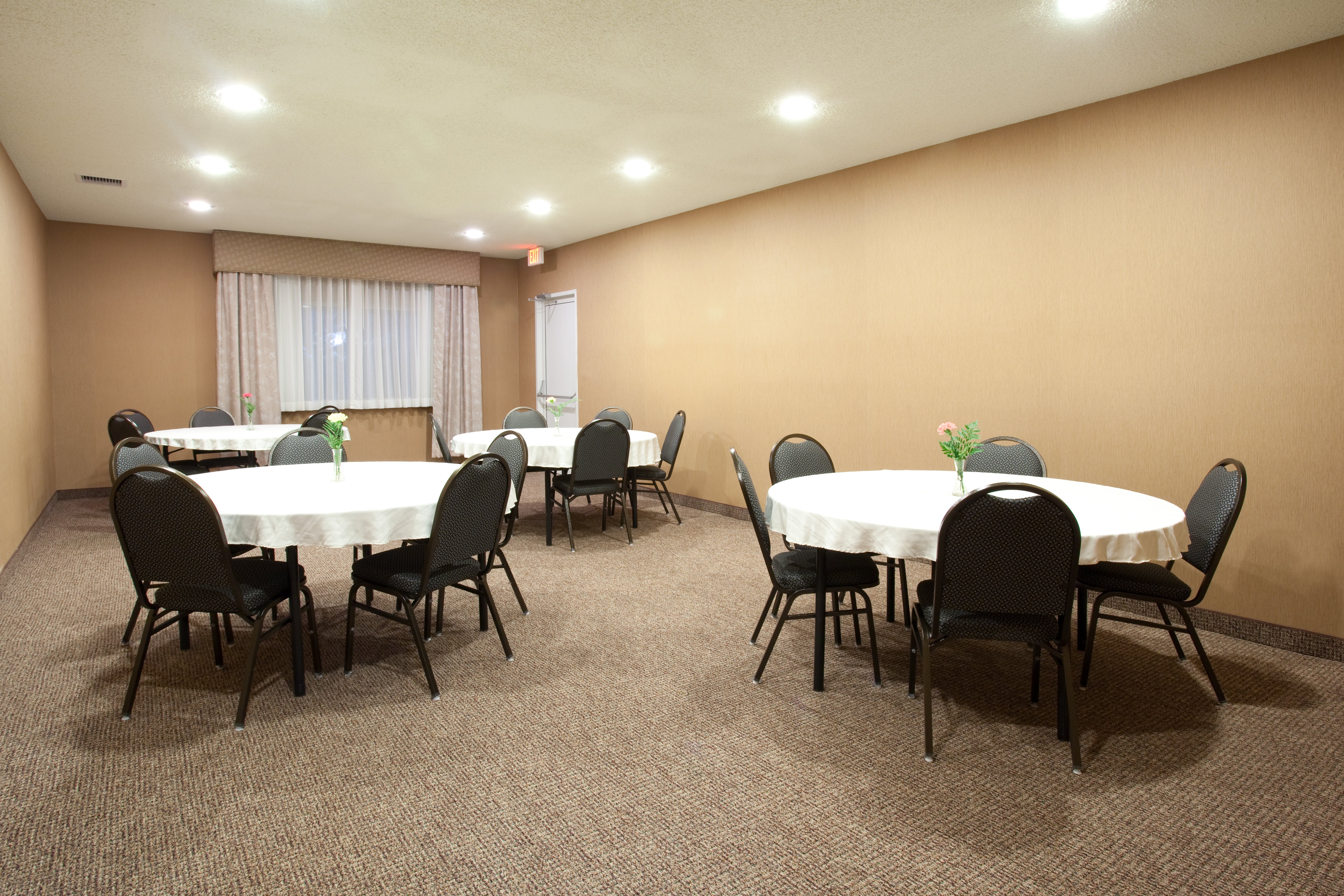 Holiday Inn Express & Suites Torrington 70/78