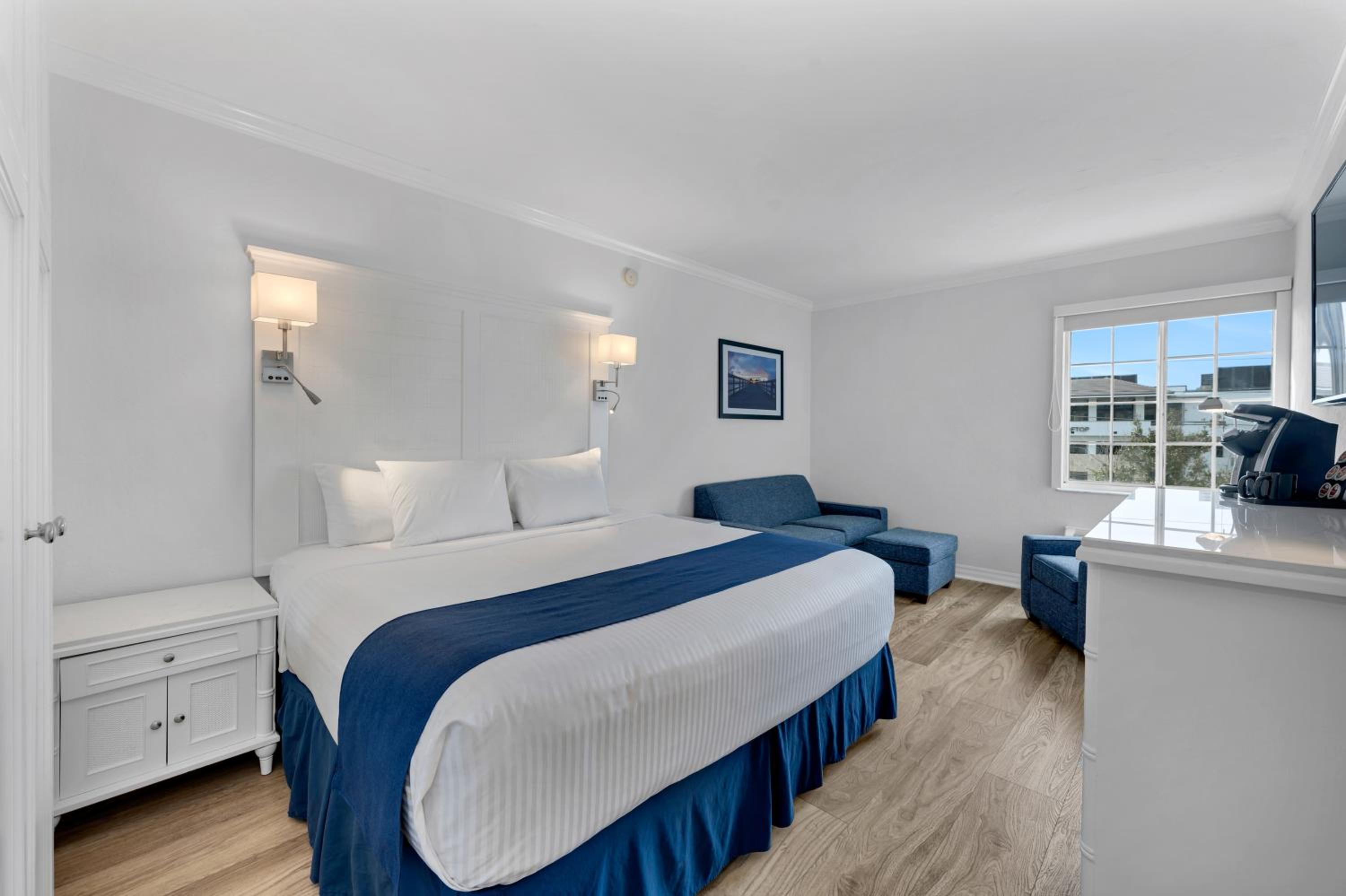 JUNIOR SUITE, KING BED