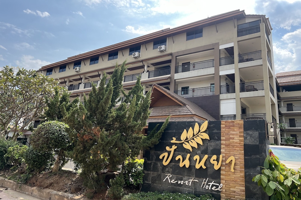 Panya Resort Hotel 4/50