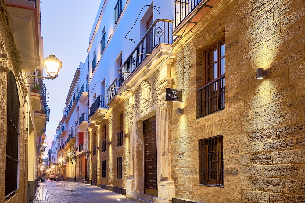 Tandem Torres de Cadiz Suites 42/50