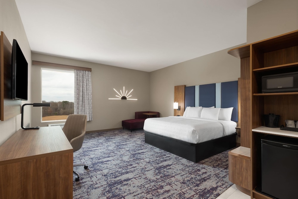 La Quinta Inn & Suites by Wyndham Athens 13/49