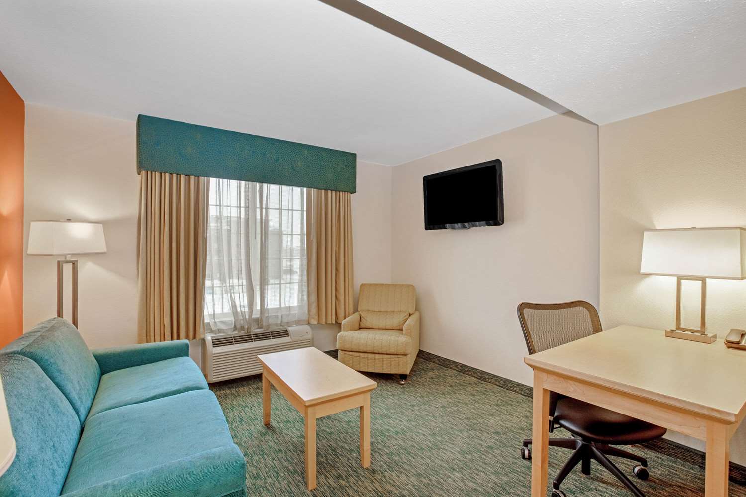 La Quinta Inn & Suites by Wyndham Grand Forks 24/37