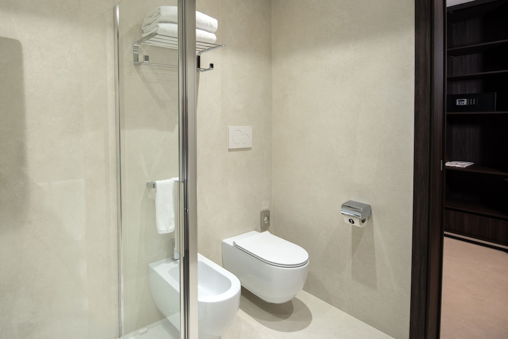 Gold Tower Lifestyle Hotel 59/60