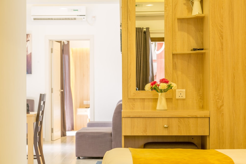 Capital O 314 24 Gold Hotel 7/49