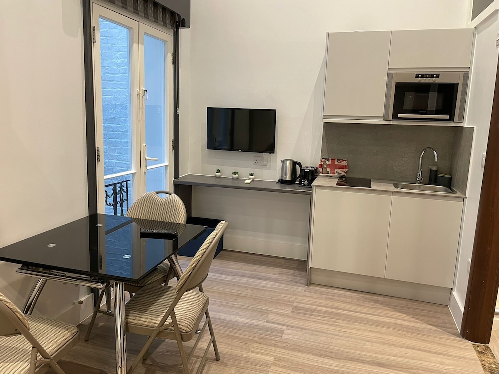 LONDON PLAZA SERVICED APARTMENTS 40/52