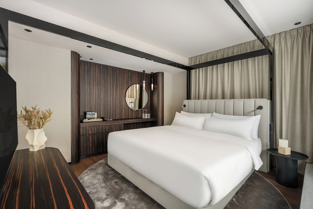 Luxury, Studio, King Bed, City View