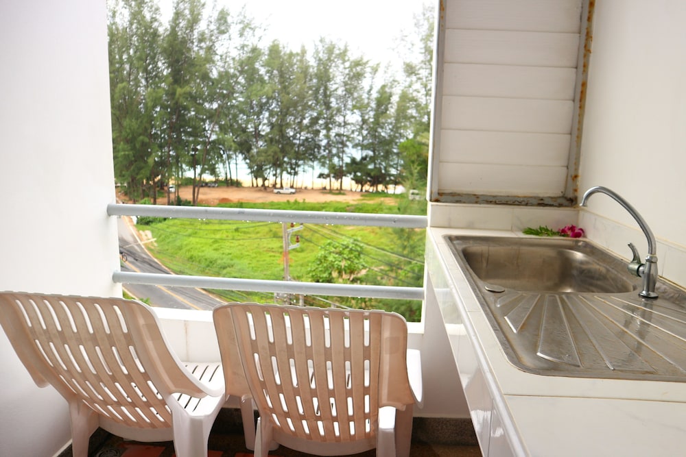 Aromdee at Naithon Beach 50/50