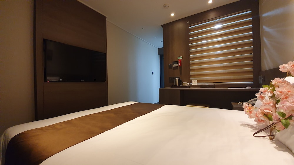 Grandmillions Hotel 24/40