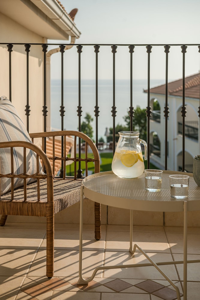 Erietta Aparthotel 34/49