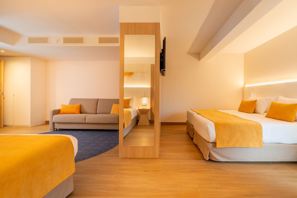L Azure Hotel 16/64
