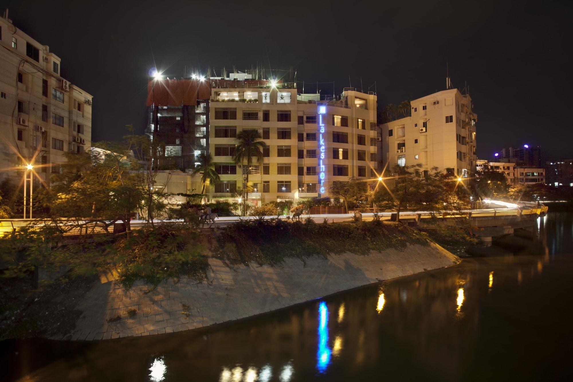 Lakeshore Hotel & Apartments 58/66