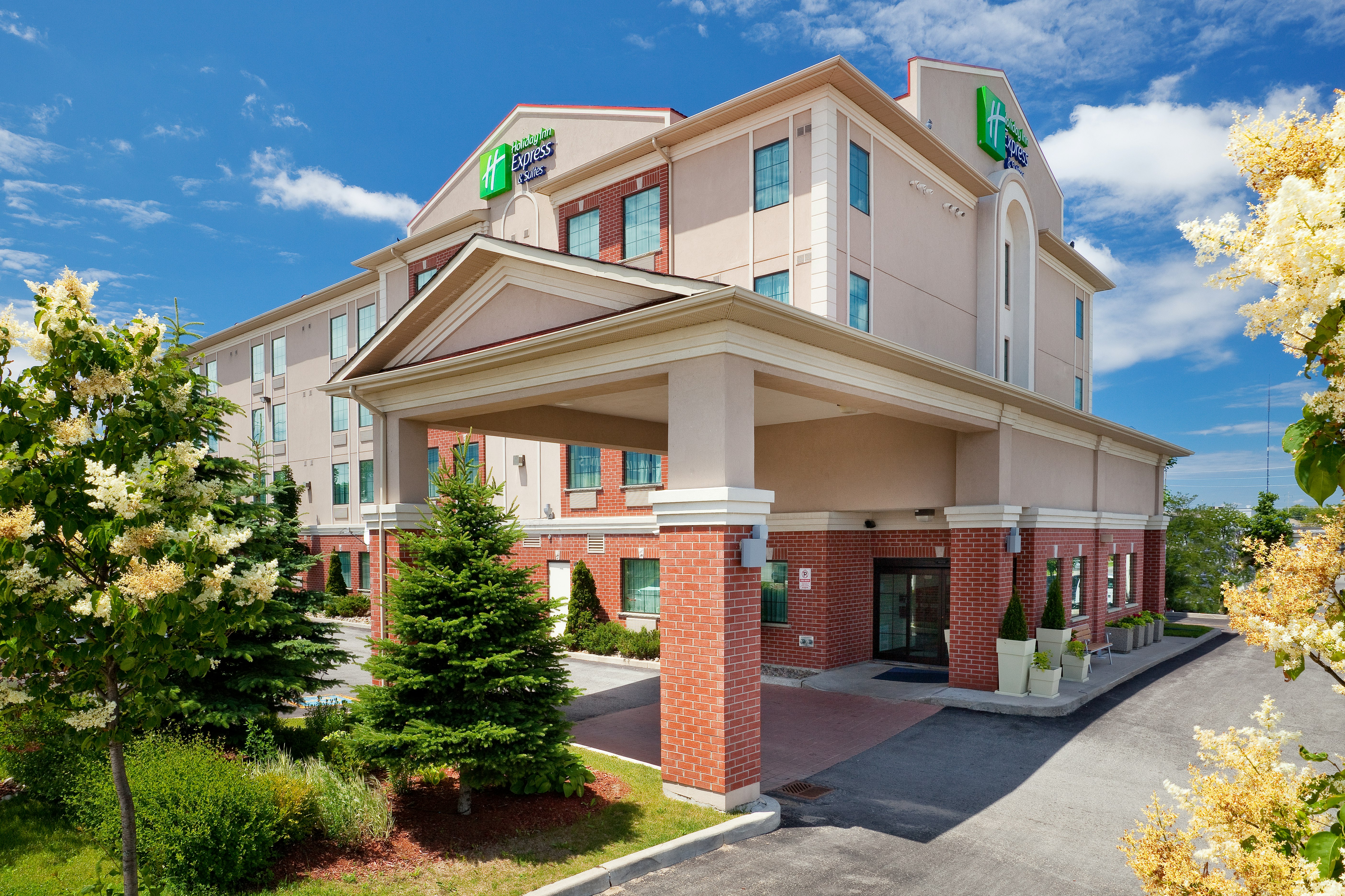 Holiday Inn Express Barrie 4/75