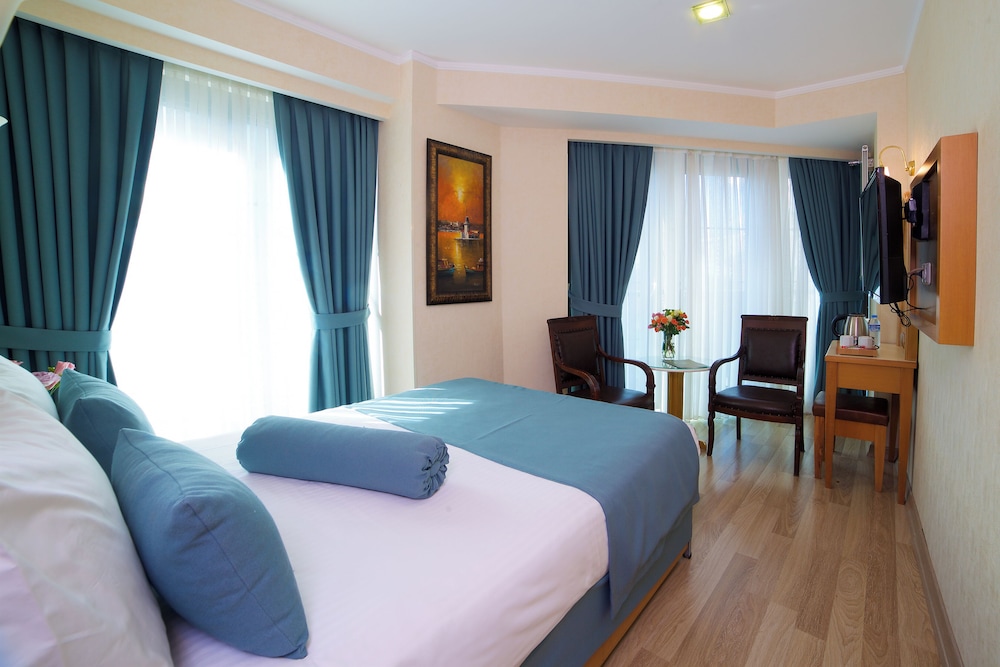 ROOM, SINGLE