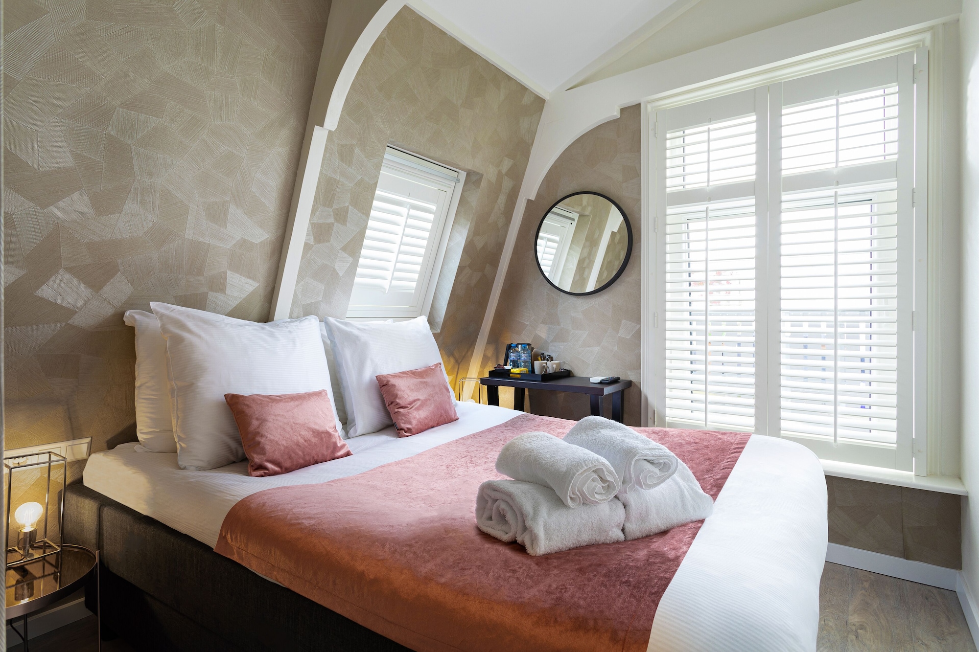 STANDARD, DOUBLE BED, SMALL